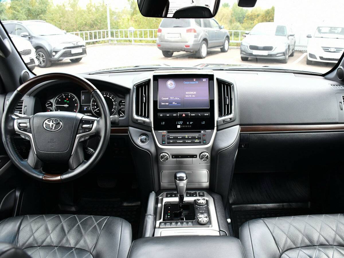 Купить Toyota Land Cruiser 200 Series Рестайлинг 2, 2017, 56 260 км, фото №11