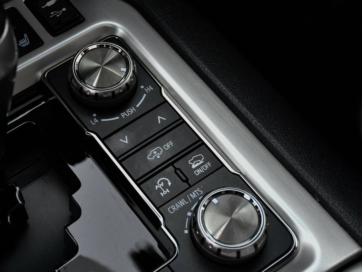 Купить Toyota Land Cruiser 200 Series Рестайлинг 2, 2017, 56 260 км, фото №24