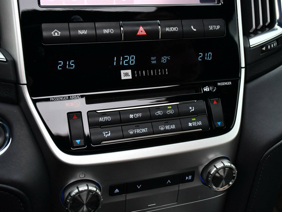 Купить Toyota Land Cruiser 200 Series Рестайлинг 2, 2017, 56 260 км, фото №31