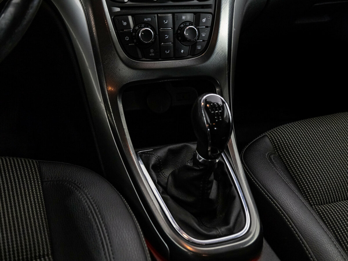 Купить Opel Astra J, 2010, 230 632 км, фото №10