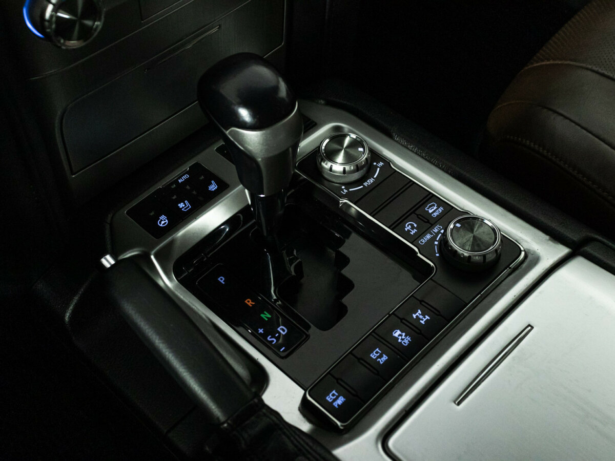 Купить Toyota Land Cruiser 200 Series Рестайлинг 2, 2017, 211 198 км, фото №18