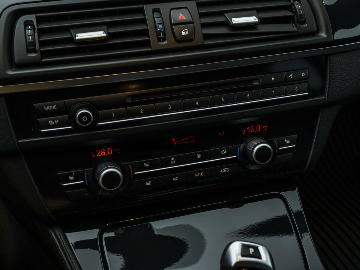 Купить BMW 5 серии 525d xDrive VI (F10/F11/F07) Рестайлинг, 2015, 130 390 км, фото №16