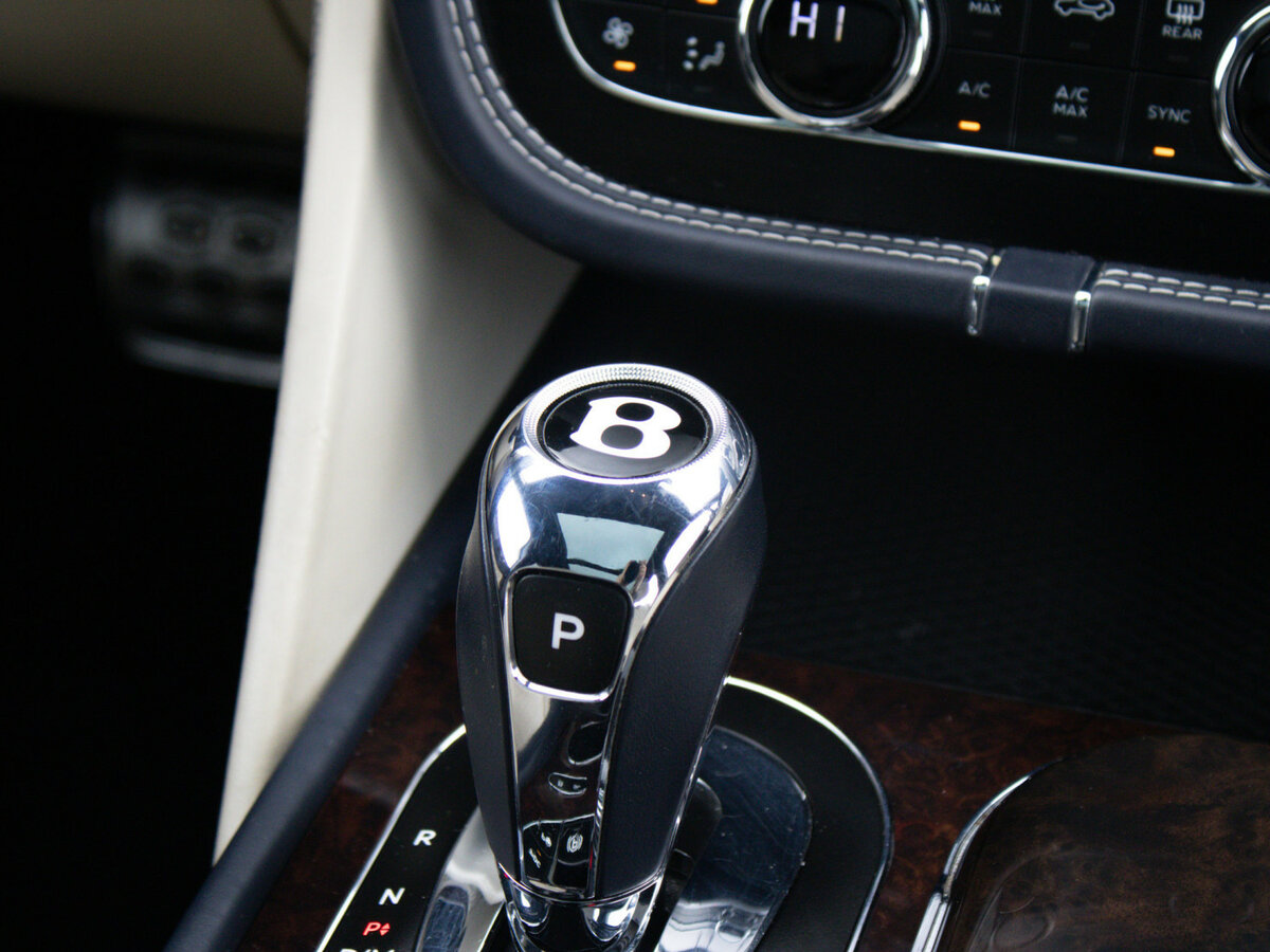 Купить Bentley Bentayga I, 2016, 143 230 км, фото №17